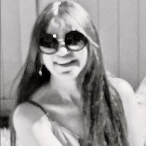 Meet your Posher, Lila